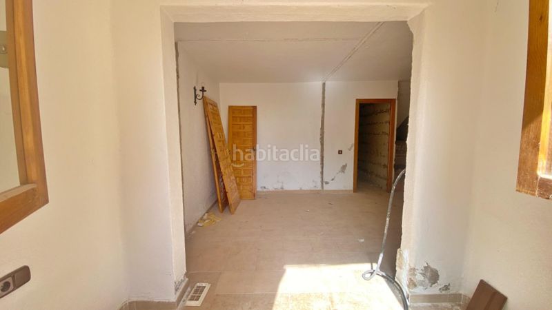 Foto b29c1d02-a1f1-41e5-9bc6-74b5d8b4da5a. Casa adossada amb aparcament a Totana