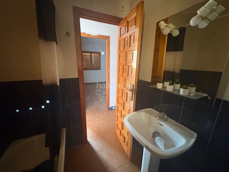 Foto 4f546948-cf8a-435a-b543-f105434a24e1. Casa adossada amb aparcament a Totana