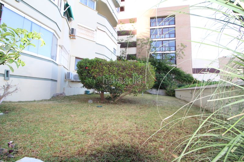 Foto f8c72ee0-49db-4956-a4c9-57e93ef91985. Apartament amb aparcament a El Bajondillo Torremolinos