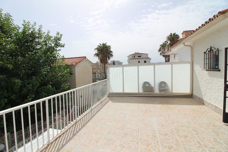Foto c2748d33-c78b-45d6-9f61-9a109873eda1. Casa adosada grandioso adosado cerca de la playa en Benalmádena