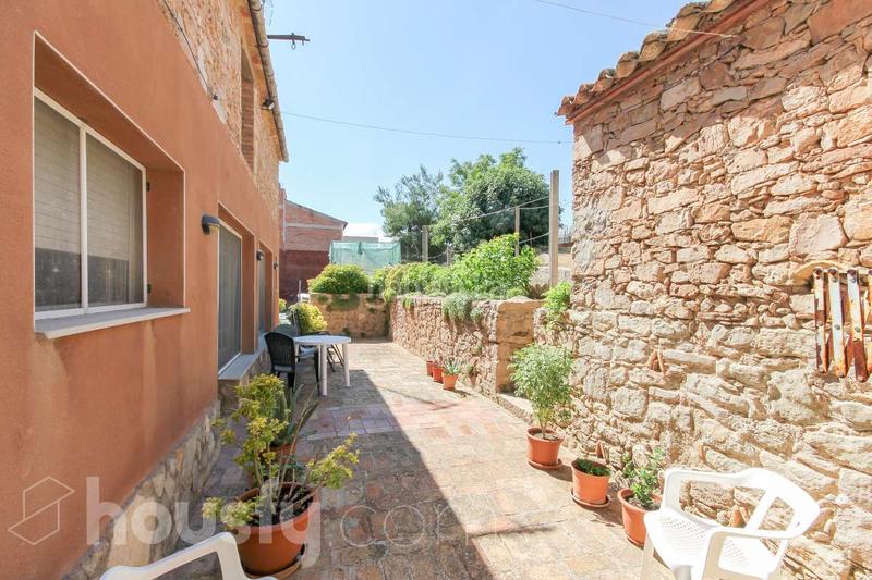 Foto 1d30cd4d-9e9f-4b72-acb9-8835bab2921b. Casa in carrer bonavista . in Sant Martí de Tous