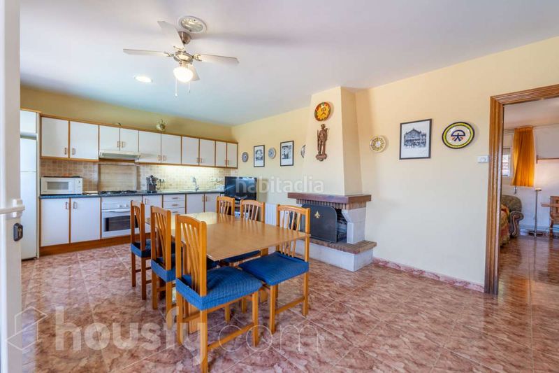 Foto e9d174bd-cbf9-4bbf-a7fa-14bda4152c86. Xalet a escorpí . a costa Cunit - els jardins - els rosers Cunit