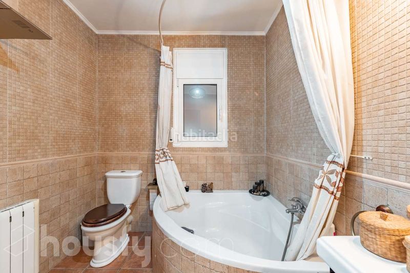 Foto ef5c4b10-ad84-4f17-ad32-f9d2f3a5b2d2. House in calle angel guimera . in Piera