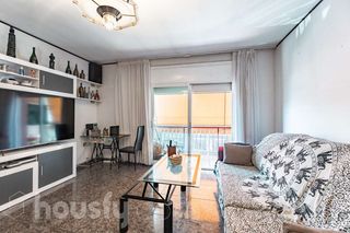 Flat in Carrer les cabanyes .