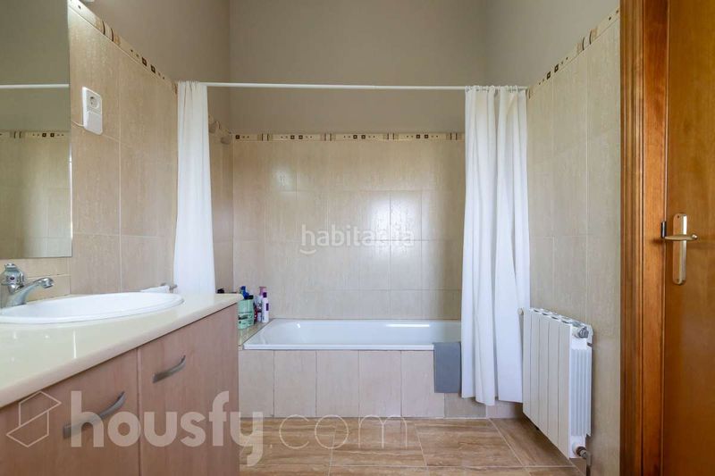 Foto ba9eab55-6ffe-47a8-90eb-b70d97f931c1. Casa en calle girona . en Aiguamúrcia