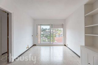 Flat in Avenida de santiago rusiñol .