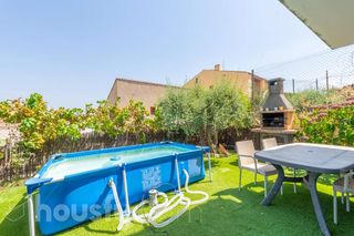 House in Calle Sant isidre .