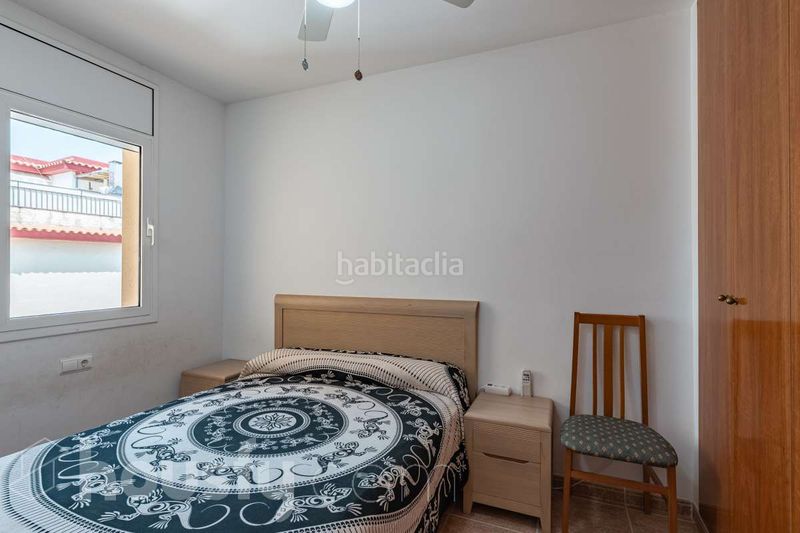 Foto ffdcd302-4715-4581-aa2e-2d3f187d8ec3. Casa in calle poeta rafael alberti . in Creixell