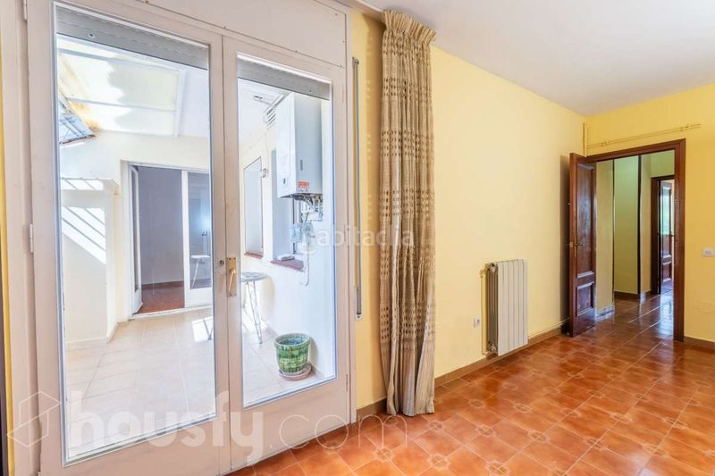 Foto f14dd713-8a30-4d5b-bdcc-8c920757bf00. Pis a calle artur carbonell . a Centre Sitges