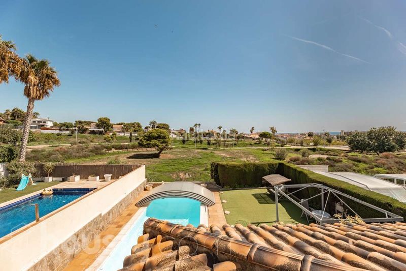 Foto 1b2eea24-23b8-4e81-98aa-0cb573cbb589. Casa amb calefacció aparcament piscina a Mas Mel Calafell