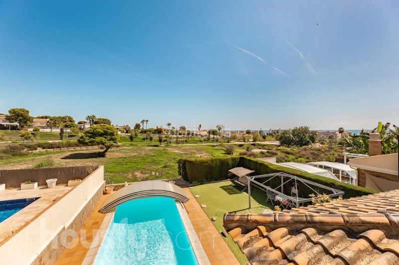Foto 6df6ffef-16e7-467f-a8e8-a1794ebd3408. Casa amb calefacció aparcament piscina a Mas Mel Calafell