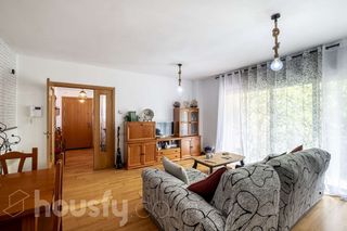 Flat in Plaça Maria Manent .