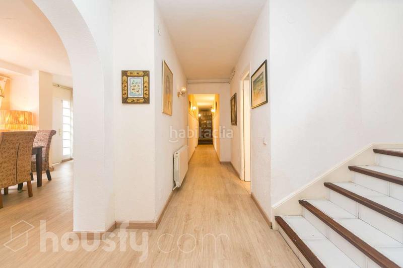 Foto c15f0a84-5db3-4bc8-9c94-19578efe26fb. House in carrer sardana . in Levantina - Montgavina - Quintmar Sitges