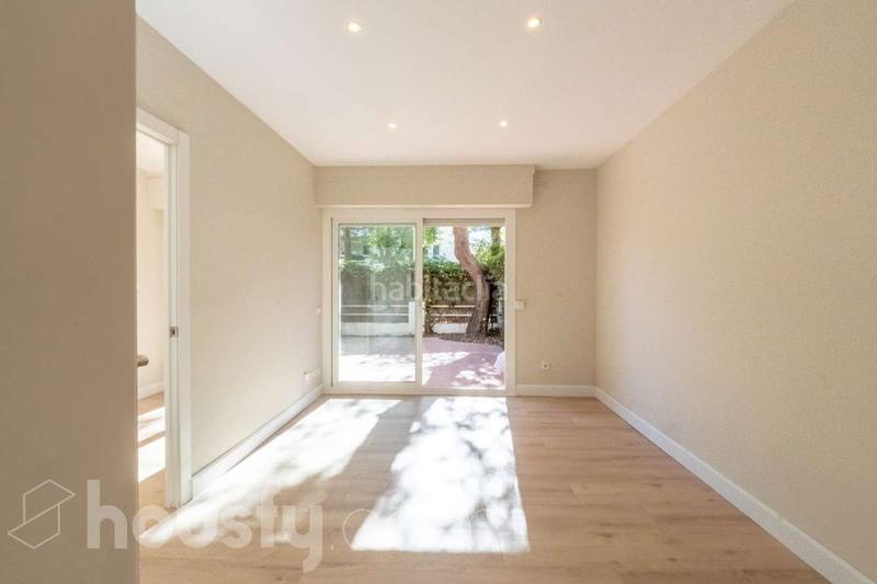 Foto c9b6413b-9364-4a85-81ae-28f9d9fc680d. Planta baja en carrer de ramon muntaner . en Ribes Roges Vilanova i la Geltrú