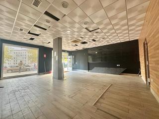 Lloguer Local Comercial a Oeste. Alquiler local comercial – 100 m² en polígono nueva ciudad, méri