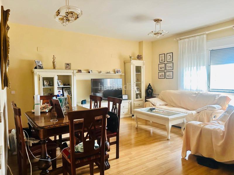 Foto b41ea9f4-bcb8-48f8-b9dd-b1683f268d4d. Casa adossada amb calefacció aparcament a Oeste Mérida