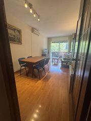 Pis  Carrer de casp. Piso de 3 habitaciones con amplia terraza, ascensor y listo para