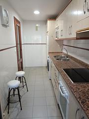 Pis en Calle de pedro vidal 12. Piso con plaza de garaje