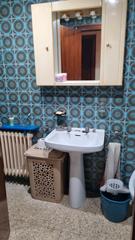 Appartement à Carretera de ledesma 104. Piso para reformar con plaza de garaje opcional