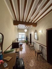 Haus en Valdepe�as. Casa de pueblo con patio y grandes posibilidades