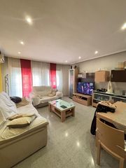 Etagenwohnung en Valdepe�as. Piso luminoso y funcional con cochera