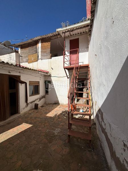 Foto 1d2c8f27-f674-4eb5-8205-796d43408138. Casa amb aparcament a Valdepeñas