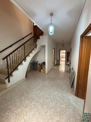 Maison à Valdepeñas. Casa de pueblo con patio y 6 dormitorios