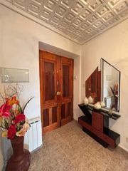 Casa a Valdepeñas. Venta de casa de pueblo con patio