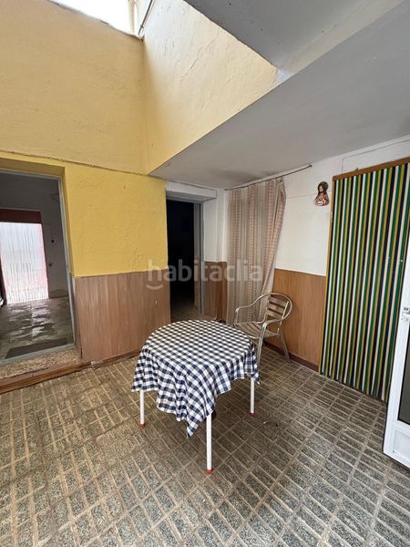 Foto a52c1565-b345-419b-aec9-d27f3077428f. Casa amb aparcament a Valdepeñas