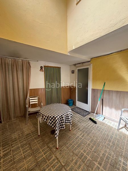 Foto d77c8360-302c-4f27-a94d-095c9463ad6b. Casa amb aparcament a Valdepeñas