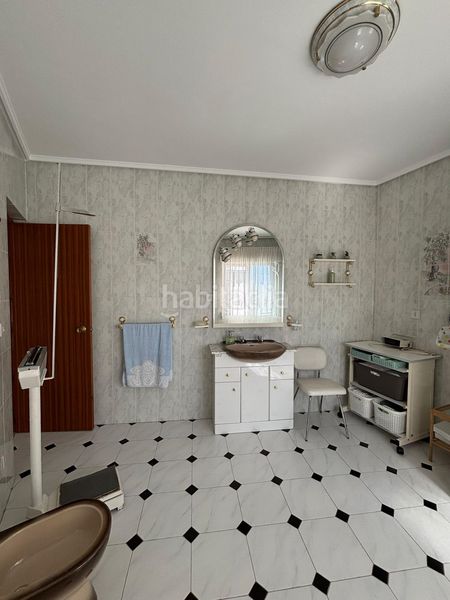 Foto cfdaf210-e1c5-4068-bd1c-7c3d97fb0b7b. Casa a Valdepeñas
