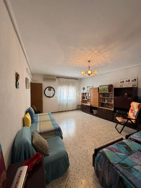 Foto f6b08936-9012-42d8-a891-a294eda481e3. Casa a Valdepeñas