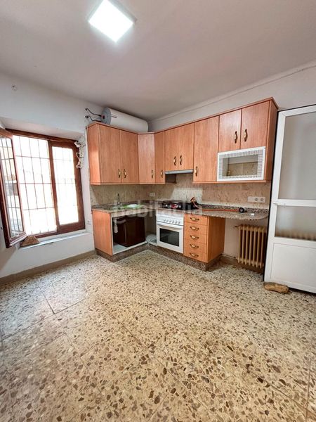 Foto 201595cc-630c-4825-9fe2-028049b6b767. Casa amb aparcament a Montiel