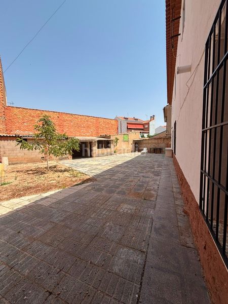 Foto 7a2c5b3b-4d1a-416f-bfcb-bca0c23a58ba. Casa amb aparcament a Montiel
