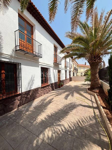 Foto ab8579f0-c2df-4101-921e-928acc1a00ad. Casa amb aparcament a Montiel