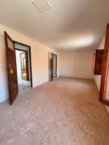 Foto c0137a7c-1c7c-499c-8260-b61ec5f3cd6e. Casa amb aparcament a Montiel