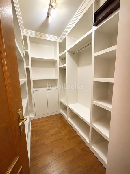 Foto c1dd1d96-d1c0-4ae4-b01b-1a6e5b4c4a46. Casa amb aparcament a Valdepeñas