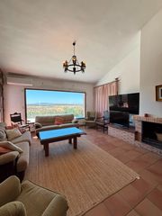 Casa in Torre de Juan Abad. Espectacular casa rural autosuficiente con piscina en entorno na