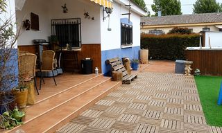 Casa a Valdepeñas. Oportunidad vivienda independiente con piscina y cocherilla