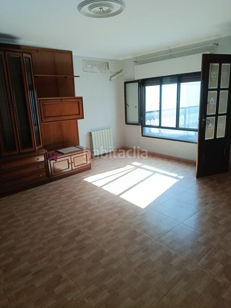 Foto 4f473411-880d-46ee-88e6-74bb32625bbf. Casa amb aparcament a Valdepeñas