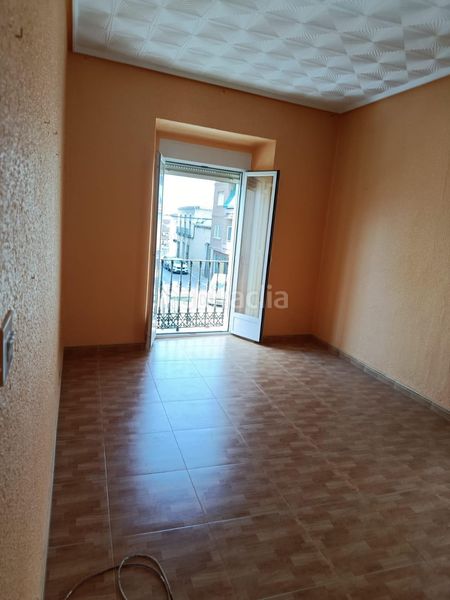 Foto f60ba6f4-540e-47e5-b2b5-e50696cecbc9. Casa amb aparcament a Valdepeñas