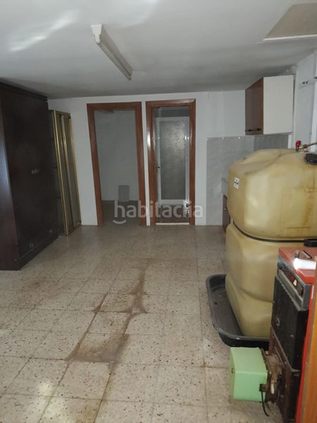 Foto f892c458-b638-4059-8b69-8cc2a703cf0a. Casa amb aparcament a Valdepeñas