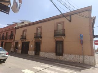 Casa en Valdepeas. Se vende estupenda casa en el centro de valdepeas