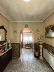 Haus en Valdepe�as. Venta de casa de pueblo luminosa y con amplios espacios exterior