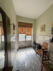 House in Valdepeñas. Casa con estilo tradicional y amplios espacios exteriores