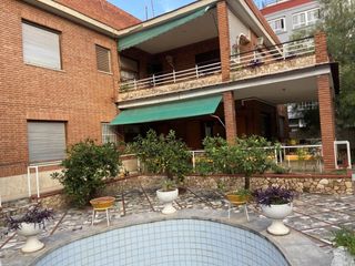Chalet  Calle gómez ferrer. Chalet en venta en centro de torrent