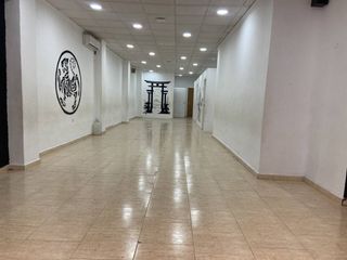 Lloguer Local Comercial a Calle vint i cinc d´abril, 1 - 1 carrer de. Alquiler local esquina avenida al vedat
