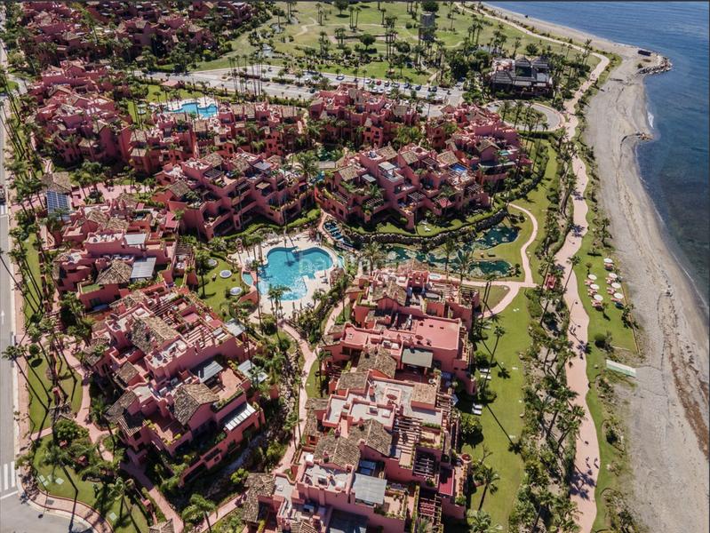 Foto 57e9983a-785f-43fc-b534-bb876c8de39f. Ground floor with parking pool in Villacana - Costalita - Saladillo Estepona