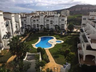 Àtic a San Luis de Sabinillas. Elegante ático orientado al este en residencial duquesa