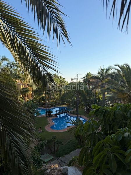 Foto e99f95ff-cc4e-4cce-9fd2-f9bc6713bd02. Apartament amb aparcament piscina a Nueva Atalaya Estepona
